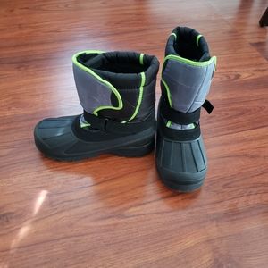 Youth Snowboot size 6